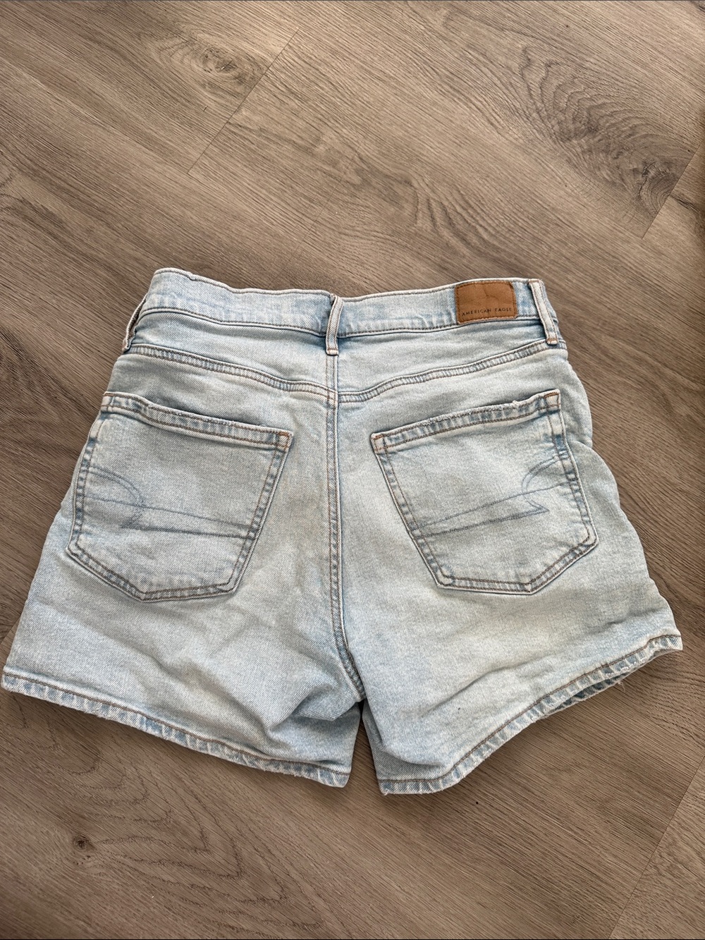 American Eagle Outfitters Strigid Relaxed Denim Shorts size 2 - Picture 5 of 5